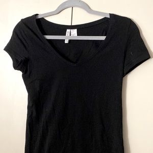 DIVIDED V Neck Tee
